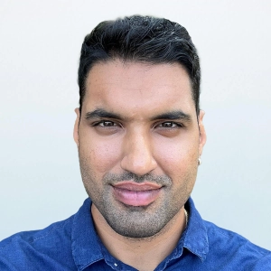 headshot-satya
